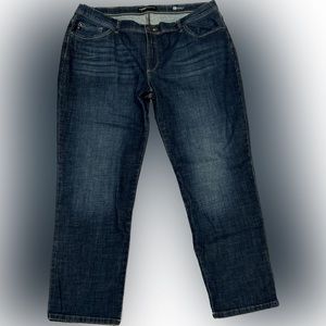 Women’s Lee Platinum Label mid rise boyfriend jean size 18 medium